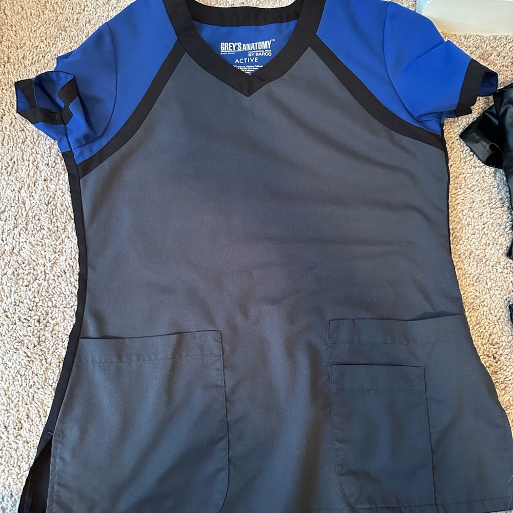 Grey's Anatomy Women's color block scrub top
